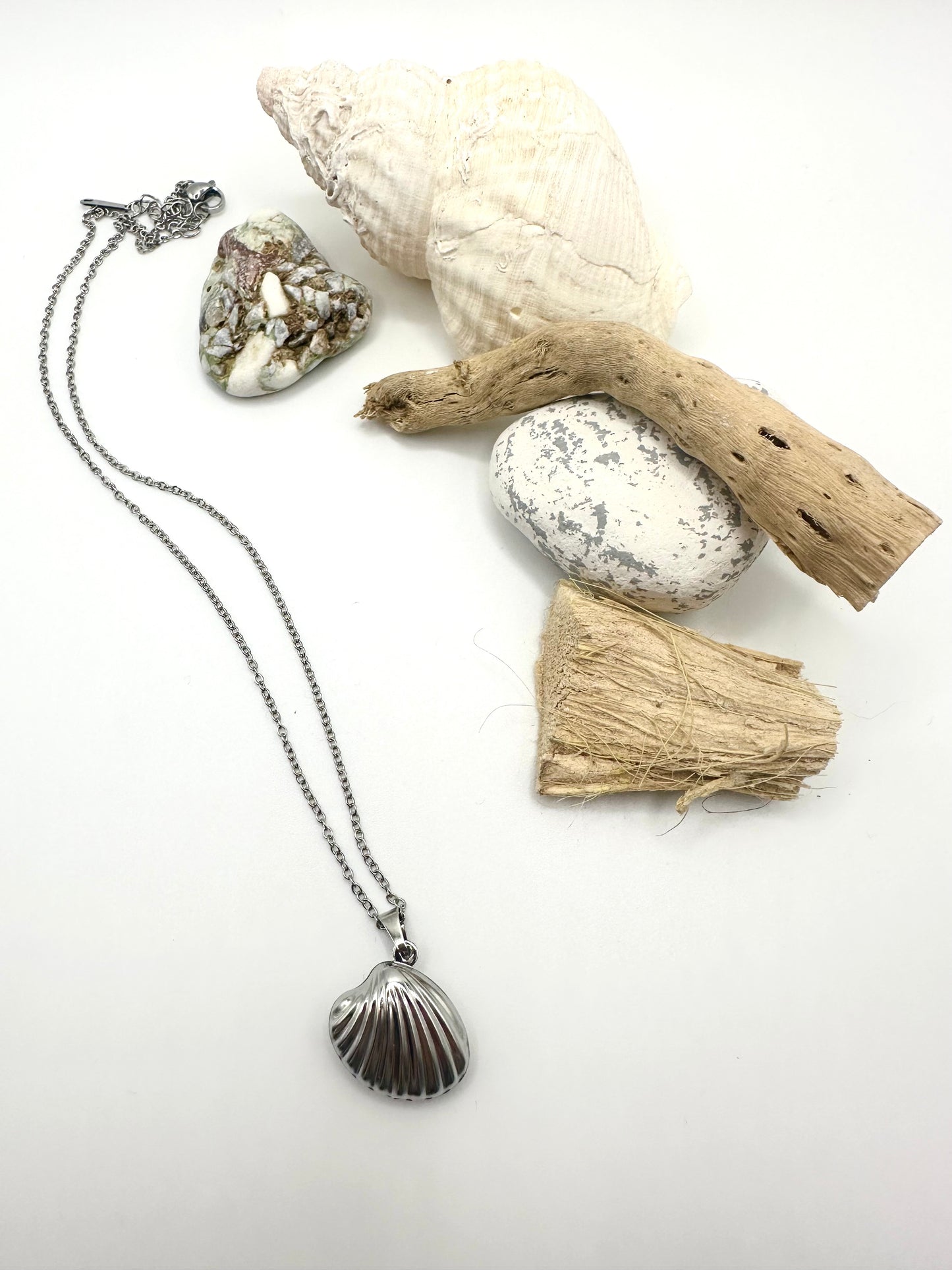 Concha Necklace