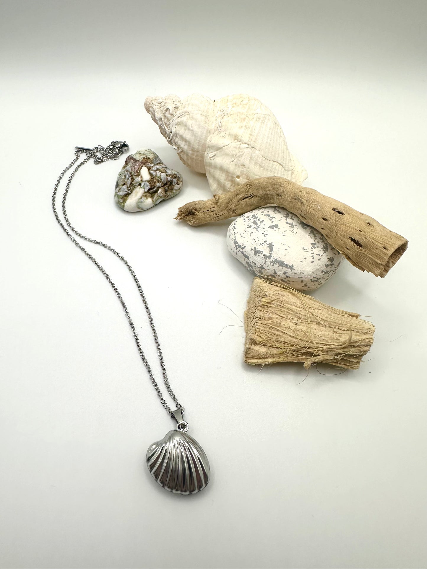 Concha Necklace