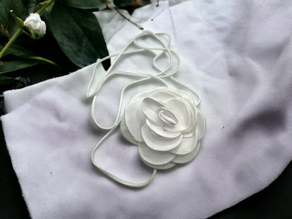 Rosettes Choker Necklace