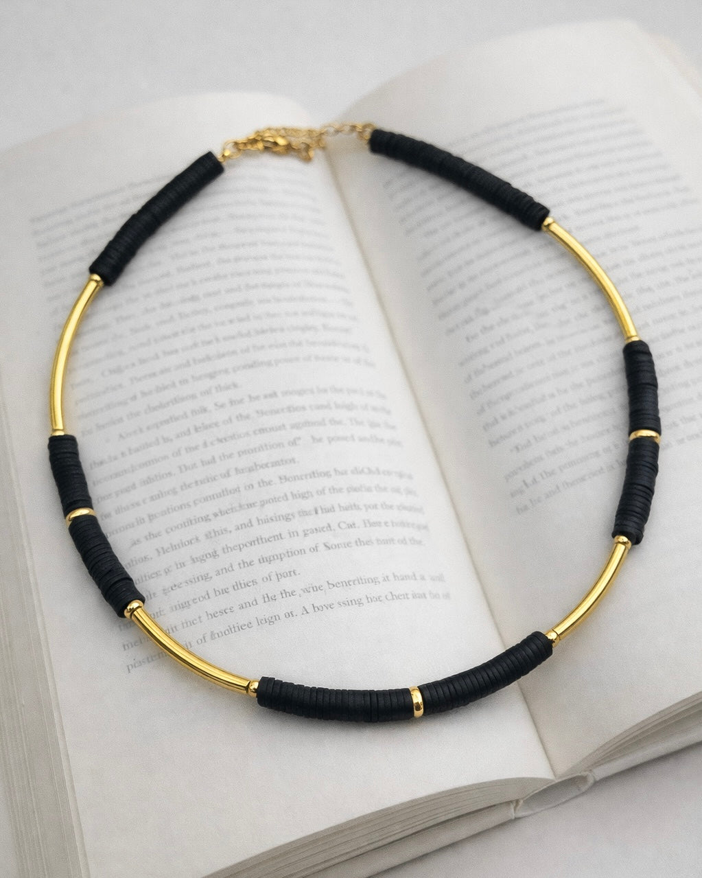 Corona Nera Necklace