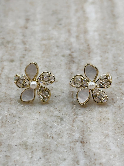 Pearl Daisy Earrings