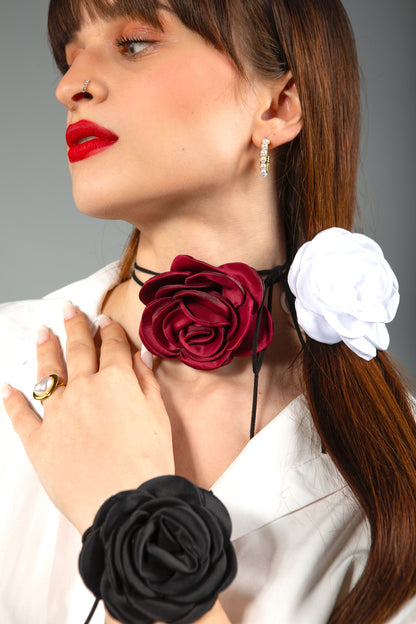 Rosettes Choker Necklace