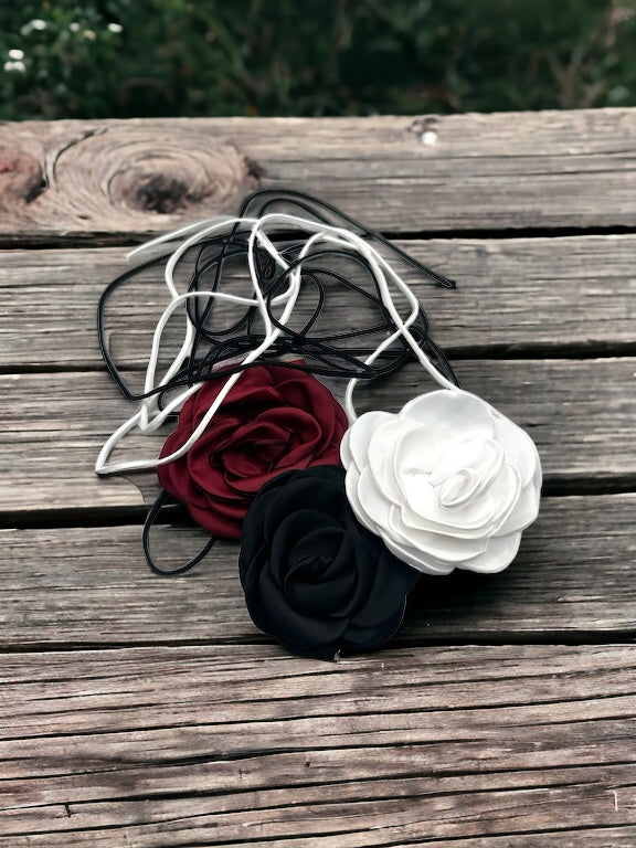 Rosettes Choker Necklace