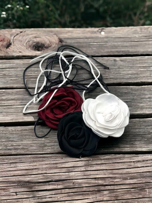 Rosettes Choker Necklace